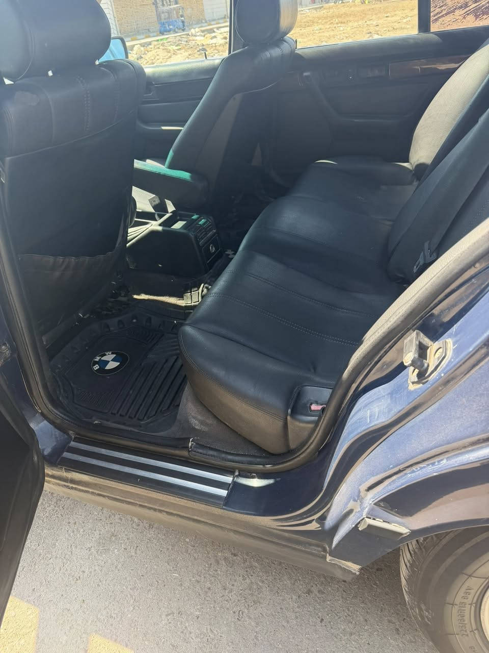 السلام عليكم للبيع BMW525اصل 
مسكر عدل اوتماتيك موديل 1991 مكانه الكوت قضاء الحي
السعر 45 قفل 
***********
