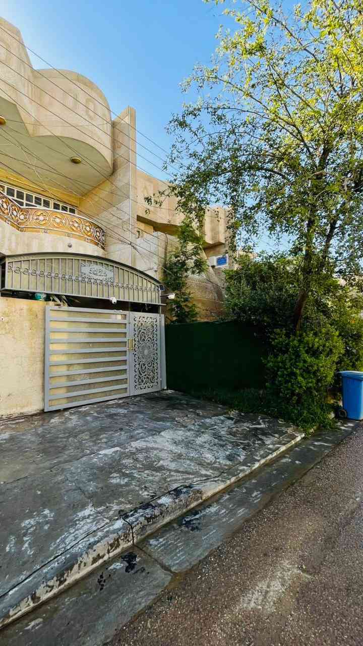 🏡 فرصة مميزة للبيع – بيت سكني في جكوك / حي الأساتذة  
📍 شارع 15

بيت بموقع ممتاز وواجهة مرتبة، مناسب للسكن العائلي. 

✨ تفاصيل العقار:  
▪️ المساحة: 150 متر  
▪️ الواجهة: 7.5 متر  
▪️ النزال: 20 متر  

منطقة هادئة وقريبة من الخدمات، مع توزيع ممتاز للمساحة 🌟 مكلف بالنشر

📞 للاستفسار والتفاصيل أكثر:  
***********
