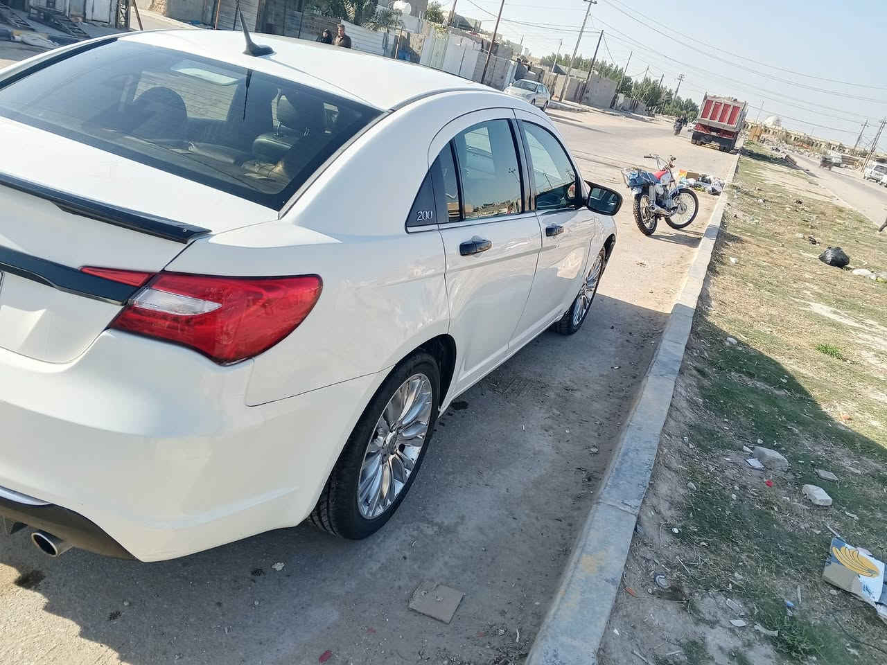 السلام عليكم سي 200 للبيع السياره كفاله عامه تخم تاير جديد حداديه جديده دواخل جداد كشنات كهربائيه حساسات دواخل فول مكينه أو كير  مكفولت سنويه لل 29 بسمي السعر 75 أو بيها مجال قليل مكاني نجف ***********
