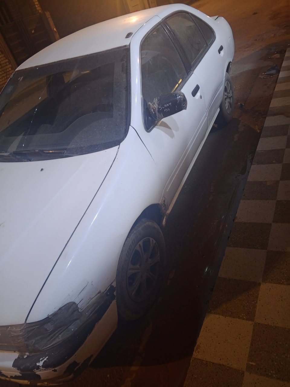 السلام عليكم عندي سياره نيسان سني ياباني موديل 2000 سيارة بسمي 
رقم انكليزي بغداد سنويه جديدة 
سيارة كير ومحرك جديدات 
ادامه كامله لمنظومة الاحتراق 
باتري جديد 
سيارة نشطة حيل 
حدادية زينه 
تحويل ثاني يوم 
يعني سيارة كير ومحرك جديدات 
نواقص السيارة هي 
دعاميه خلفيه 
تبريد الكمبريسر عاطل
مشط استيرن يرادله تبديل 
تايرات تعبانات 
غرفته يرادله تلبيسه مال كشنات 
الاشاير يمكن افيوز طاك 
واليدة مال الماسحات مكسورة واني مرهمه وتشتغل الماسحات يعني بس يدة يراد
واكون طخة خفيفة بالباب موضحة بالصورة
رايده 37 ورقة واخر كلام 34 ورقة قفل 
مكان السيارة بغداد الدورة حي دجله 
رقم الهاتف ***********
يوجد واتساب
