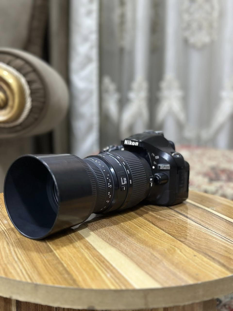 سلام عليكم كامرة  نيكون 5200 للبيع 
نضافه 90% كامل ملحقات بطاريه +حافضه + جنطه + حزام ضهر  سعر {350} وبيها مجال قليل مكاني كربلاء رقمي ***********
