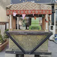 ميز للبيع • قابل للفتح