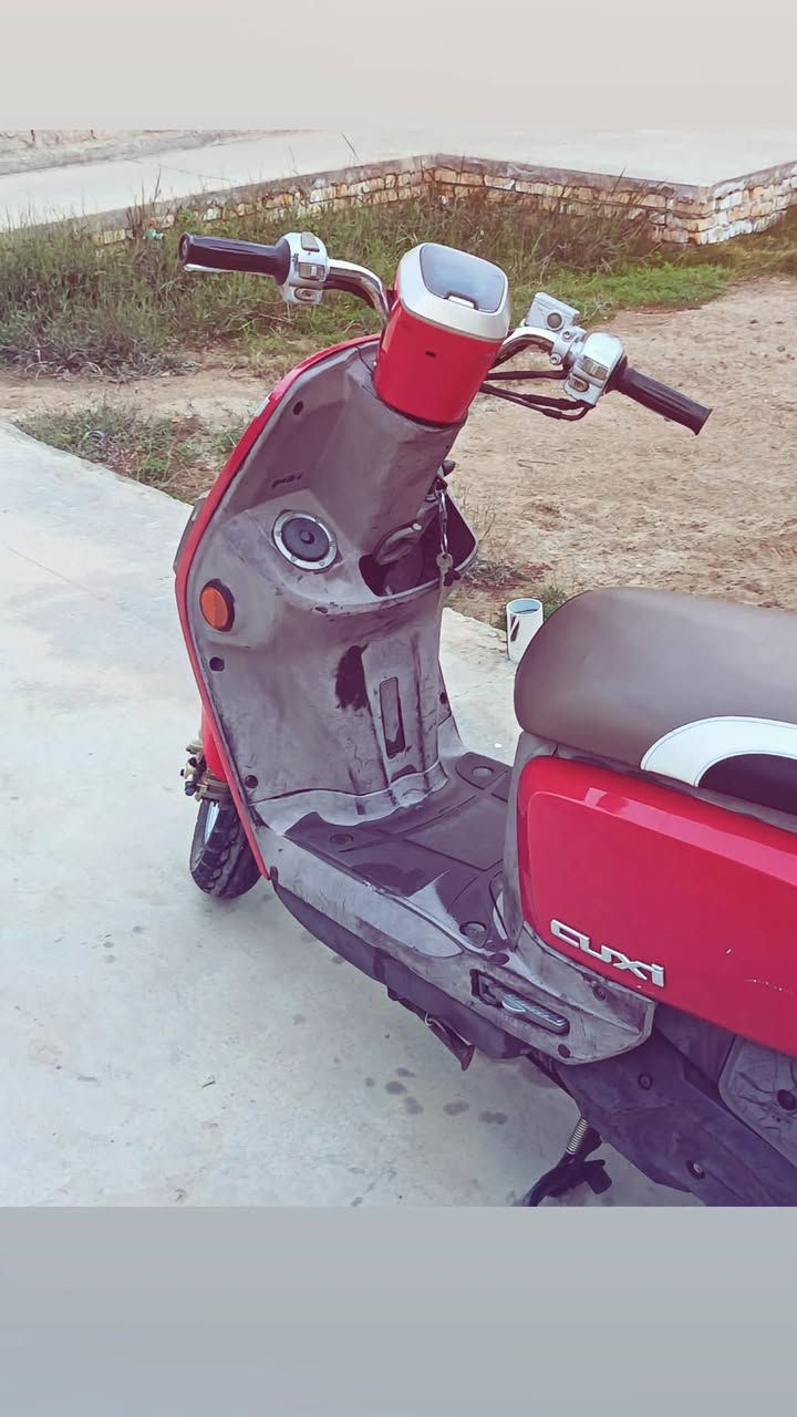 سلام عليكم شباب دراجه للبيع بوليس مديل 13 كفاله عامه مابيه برغي نقص وصل معرض موجود صارله 4 اشهر من طالعه مكانه مسيب ***********
