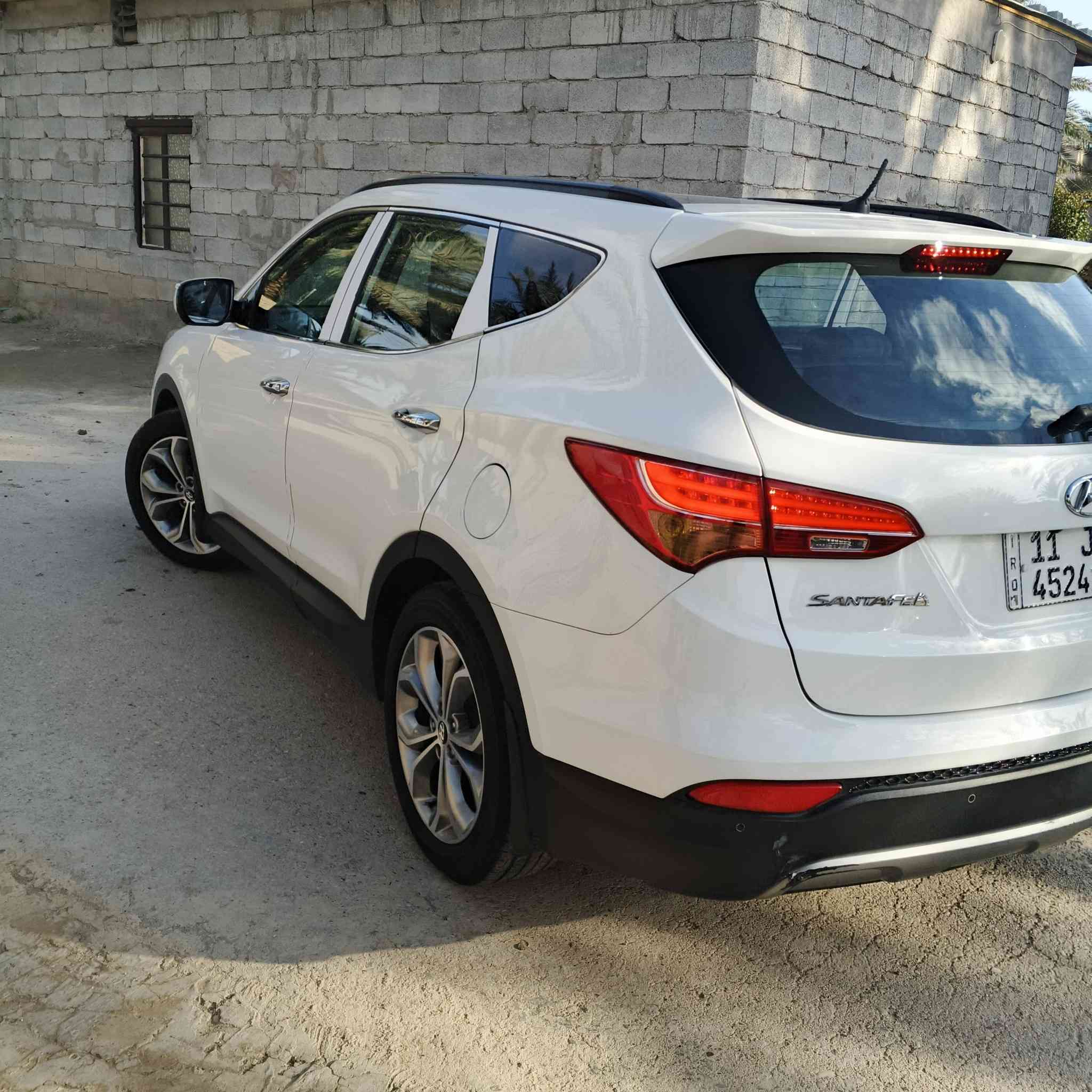 اللهم صلى على محمد وآل محمد 
سلام عليكم 
هونداي سنتافي 2013 خليجي للبيع 
مكفوله كفاله عامة (  بدون بارد وصبغ وتبديل مكفولة حتى من الشخط)  
 كير ومكينه كفاله عامة 
محرك 6 سلندر                  ماشية 135 كم حقيقي 
فول مواصفات 
1-بنوراما 
2- بصمة تشغيل وبصمه ابواب 
3- كراسي كهرباء 
4-امري شفط 
5- هند بريك بصمة 
6- 7راكب 
مكاني ديالى بعقوبه 
للاستفسار اتصل ***********
