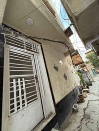 شقه ارضيه غرفه وصاله وخدمات حديثه  ـ منطقة الفضل قريب شارع الجمهوري فر...