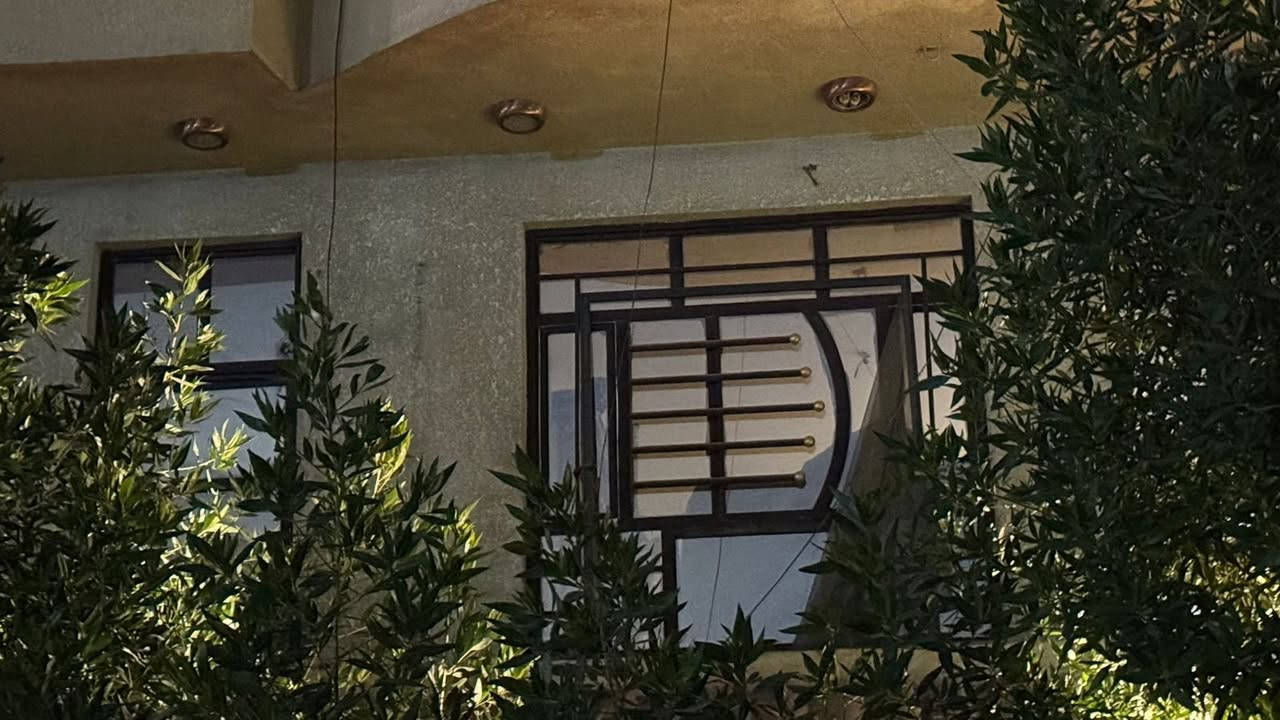 للبيع شبابيك وابواب حديد وابواب المنيوم وابواب خشب وسياج خارجي حديد وباب سلايت حديد
***********
