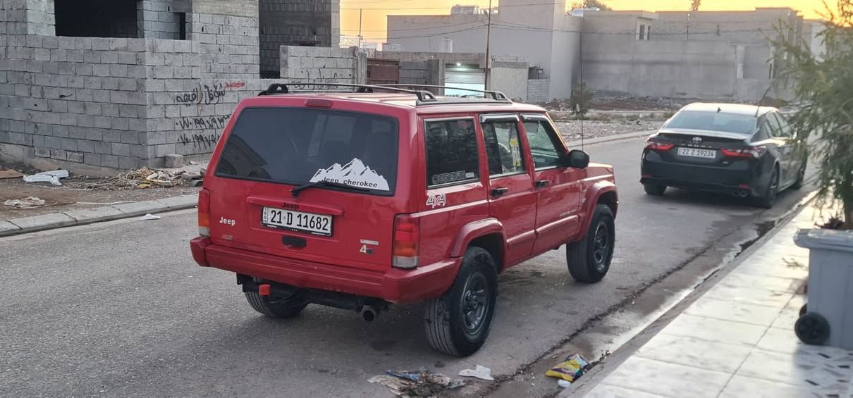 جيب شيروكي موديل ٢٠٠٠ كير اوتوماتيك دببطل اكسل تبريد وتدفئة بدون ضرر صبغ قطعتين والباقي بلاد شرط الكير والمحرك سيارة جاهزة شرط تحويل او وكالة سنوية جديدةسعر ٧٥ ومجال عنوان كركوك شوراو ***********......*********** كركوك, العراق

