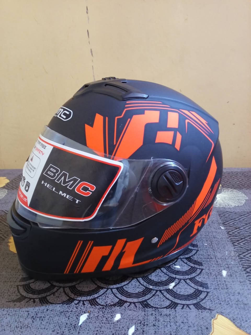 سلام عليكم خوذه لبيع جديده مامستخدمه مكاني سوق شيوخ شراي علق وراسلك هاذ رقمي ***********
