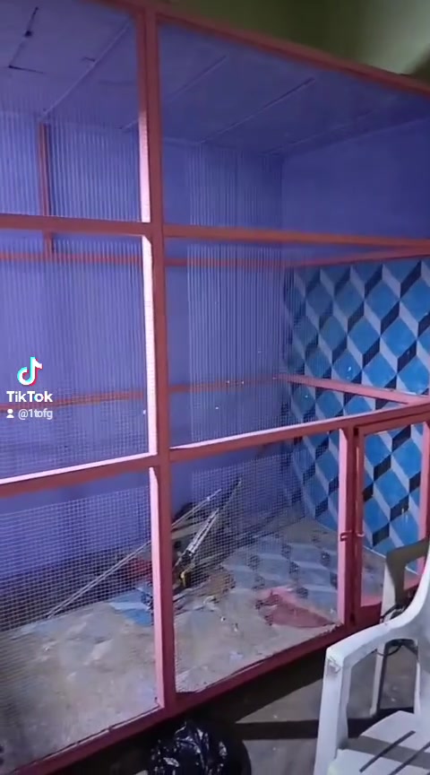 السلام عليكم قفص حديد حجم كبير يرهم لجميع الطيور ‏‪***********‬‏
