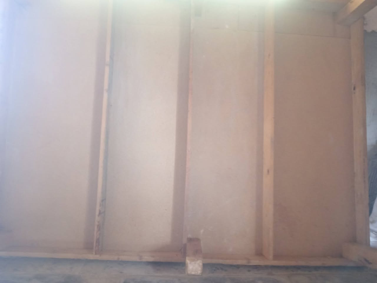 السلام عليكم 
عندي غرفه اخشاب قديم
لبيع  ارقم *********** واتساب
