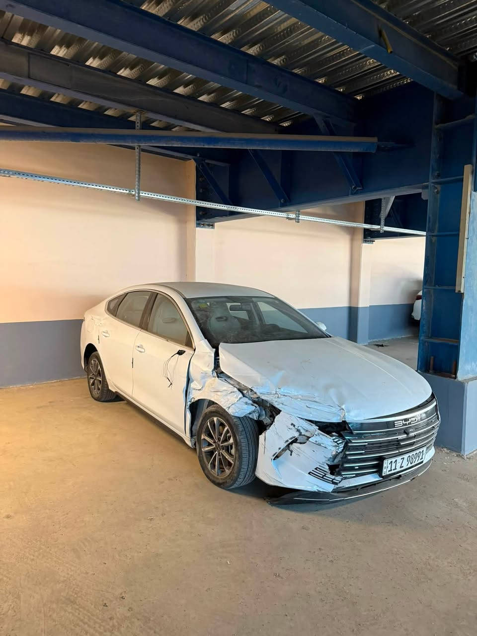 سلام عليكم 
للبيع دسترويل BYD
السياره على حادثه شغاله وتمشي 
موديل 25 بسمي تحويل ثاني يوم
ماشيه على بانزين 9 الف 
وعلى كهرباء 7الف
بدون يرباك
السعر 14 مليون ونص وبيه مجال بسيط
عنوان السياره بغداد حي العدل 
للستفسار ***********
