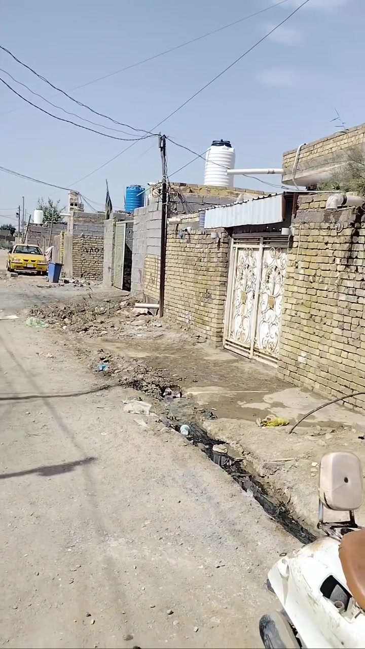 قطع البيع 100متر العرض 5ونزال 20مدكوكه جعب بي ديوانيه مطبخ صاله غرفه ممر صحيات حي شرطه البيكات هاذ رقم رعيه قطع مناسبه ومستعجل عل بيع.             ‏‪‏‪0786 510 0147‬‏
