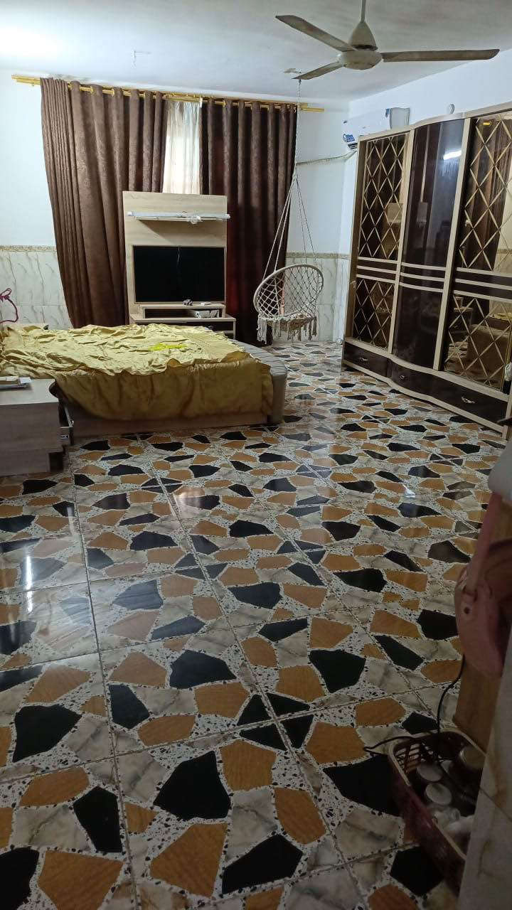 بيت للبيع
 المنصور _ الوشاش_ شارع العام 
 مساحه 102  الواجهة 5 النزال20
يحتوي على طابقين 
الطابق الأول :- غرفه نوم + حولي+ مطبخ+ منور + استقبال+ حمامات 
الطابق الثاني :- يحتوي على غرفتين  +حولي + حمامات 
بالاضافه إلى ان الغرف كبار 
سعر البيت _ 225  للاستفسار *********** بغداد, العراق
