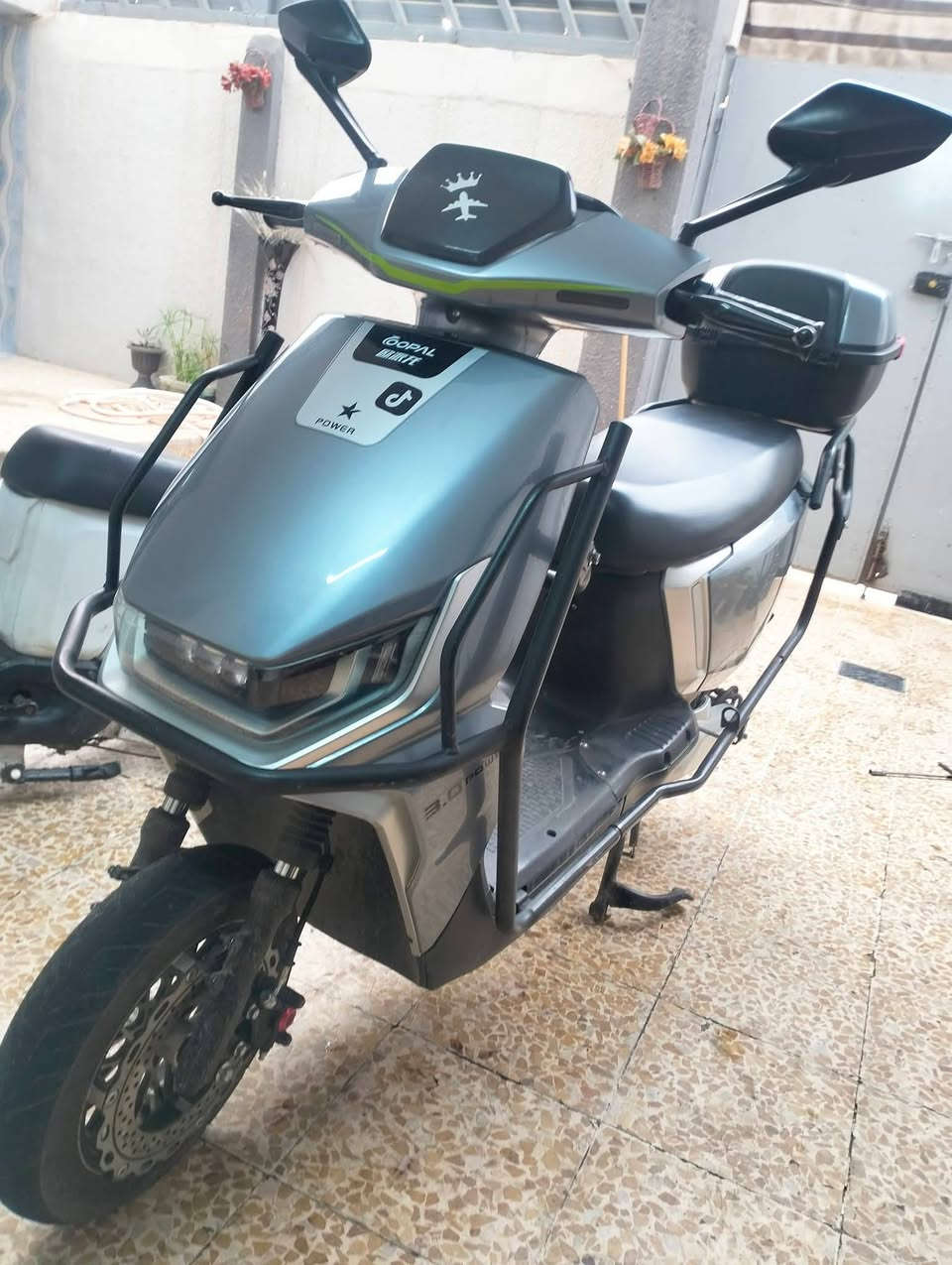 السلام عليكم ماطور شحن ماتركس مدرع عدد بطاريات سته بريكات دهن فول فول مواصفات سعر550وبي مجال التواصل خاص او عل رقم***********
