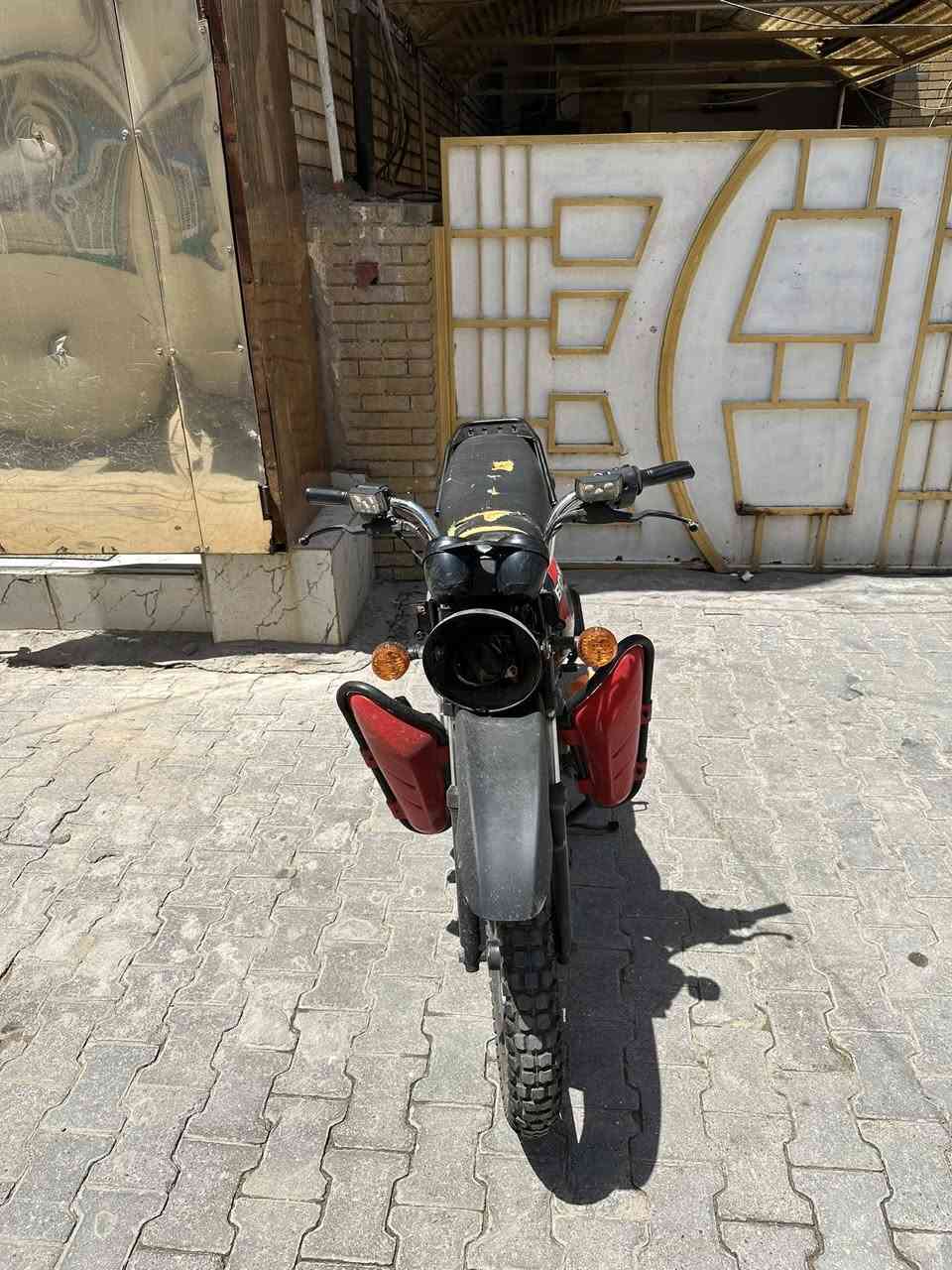 بوكسر جبلي 21دراجه كامله سلف هندر كهربئيات كلها شغاله مكينه لا مفتوحه ولا مجفته ولا تبخير يرادلها ترتيب نواقص لايت امام دشبول هورن سعرها 650 مكاني بغداد المنصور 
***********
