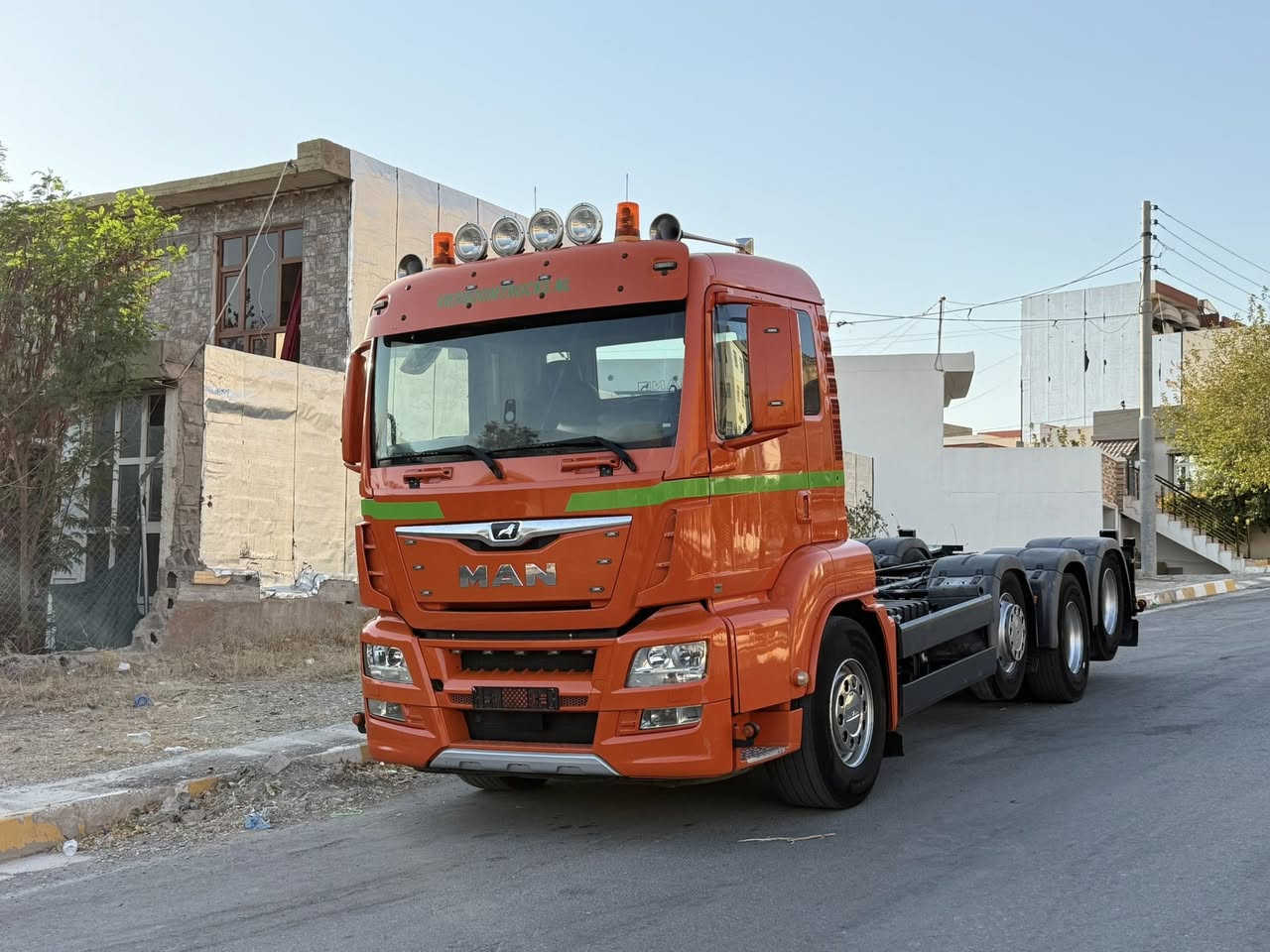 السلام عليكم 

مان٤محور
2016
شاسني تويل ٧متر
480
ثلاجة 
حاس كاميرة

مكان دةربةديخان
***********
