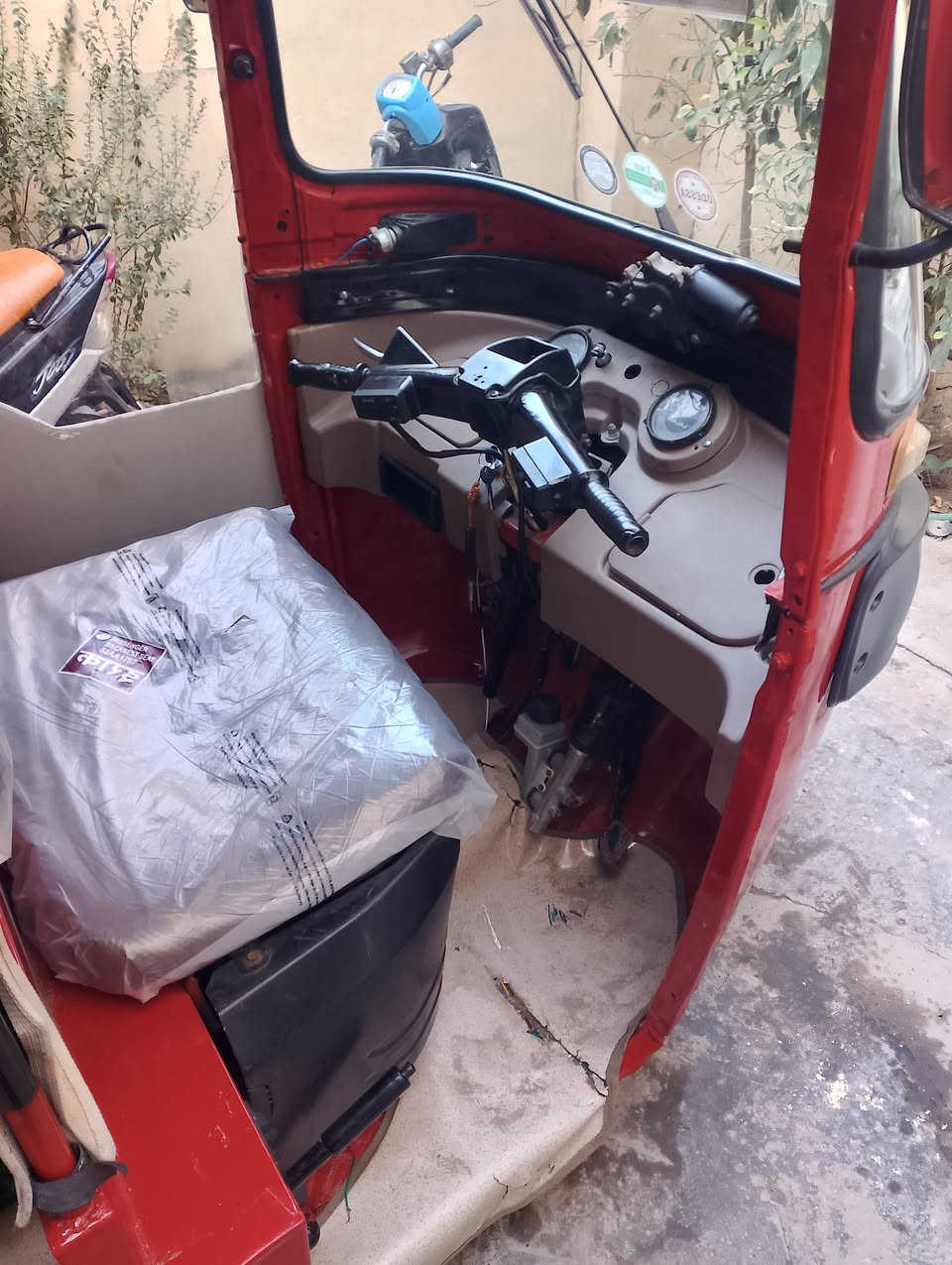 سلام عليكم تكتك البيع مديل 17 طالعه 18مصبوغه عام جماليه فقط مكاني كربلاء طوريج سعرهه 4200 وبيهه مجال  ***********
