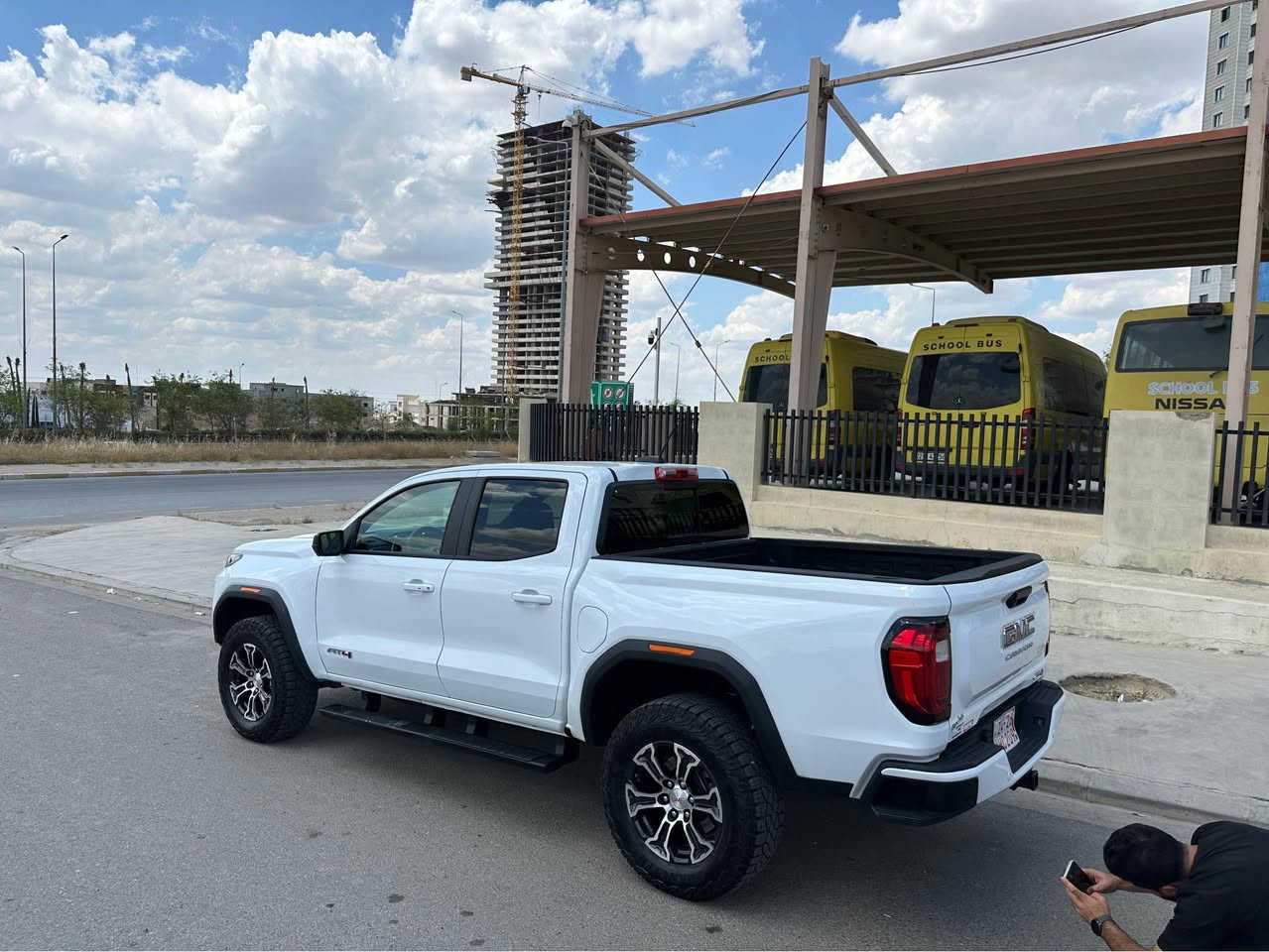 Gmc Canyon 2024 at4 
فول مواصفات ١/١ 
داخل مشمشي 
كاميرا ٣٦٠ 
كيج الكتروني 
فتحة 
سيارة بدون صبغ 
مكانين بارد 
بدون ارباك 
سيارة جديد مابي مصرف 
ماشي ١٦ الف كم 
رقم كاتي ترقيم شيمالي 
مكان اربيل 
سعر ٣٥٠ ورقة مجال بسيط 
رقم *********** 
واتساب موجود أربيل, العراق

