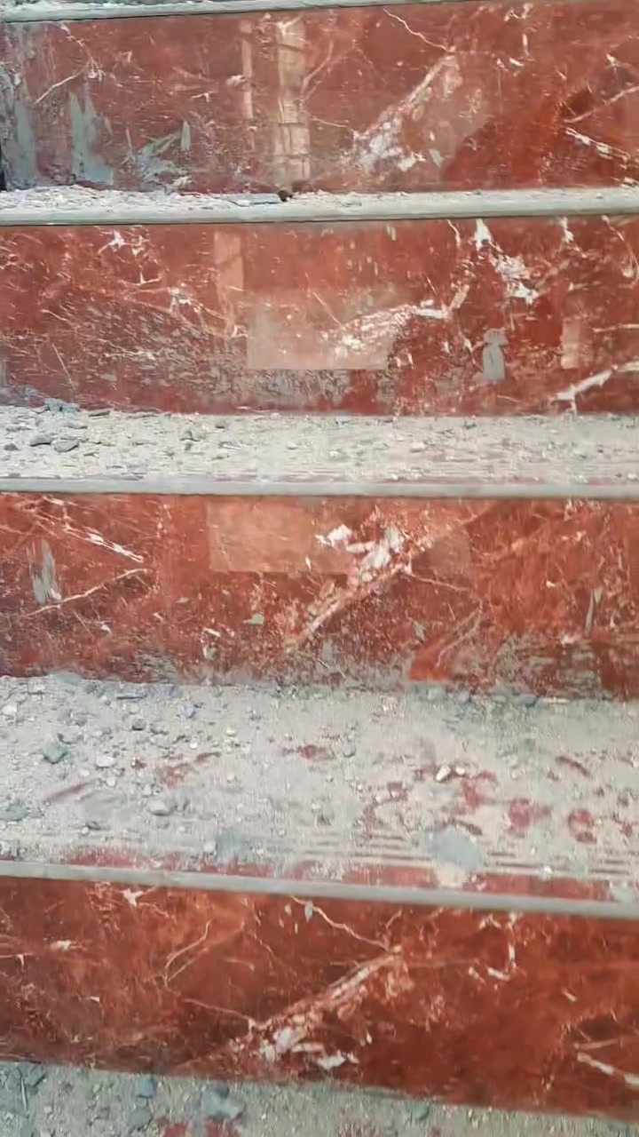 بيت للأيجار مساحه ٢٠٠ يتكون من سطحين فوك وجوا استقبال وهول وغرفة نوم ومطبخ حمامات ثنين بالامين الثانيه قرب البانزين خانه من جهة مكتبة روئ المربع الذهبي للاتصال ***********
