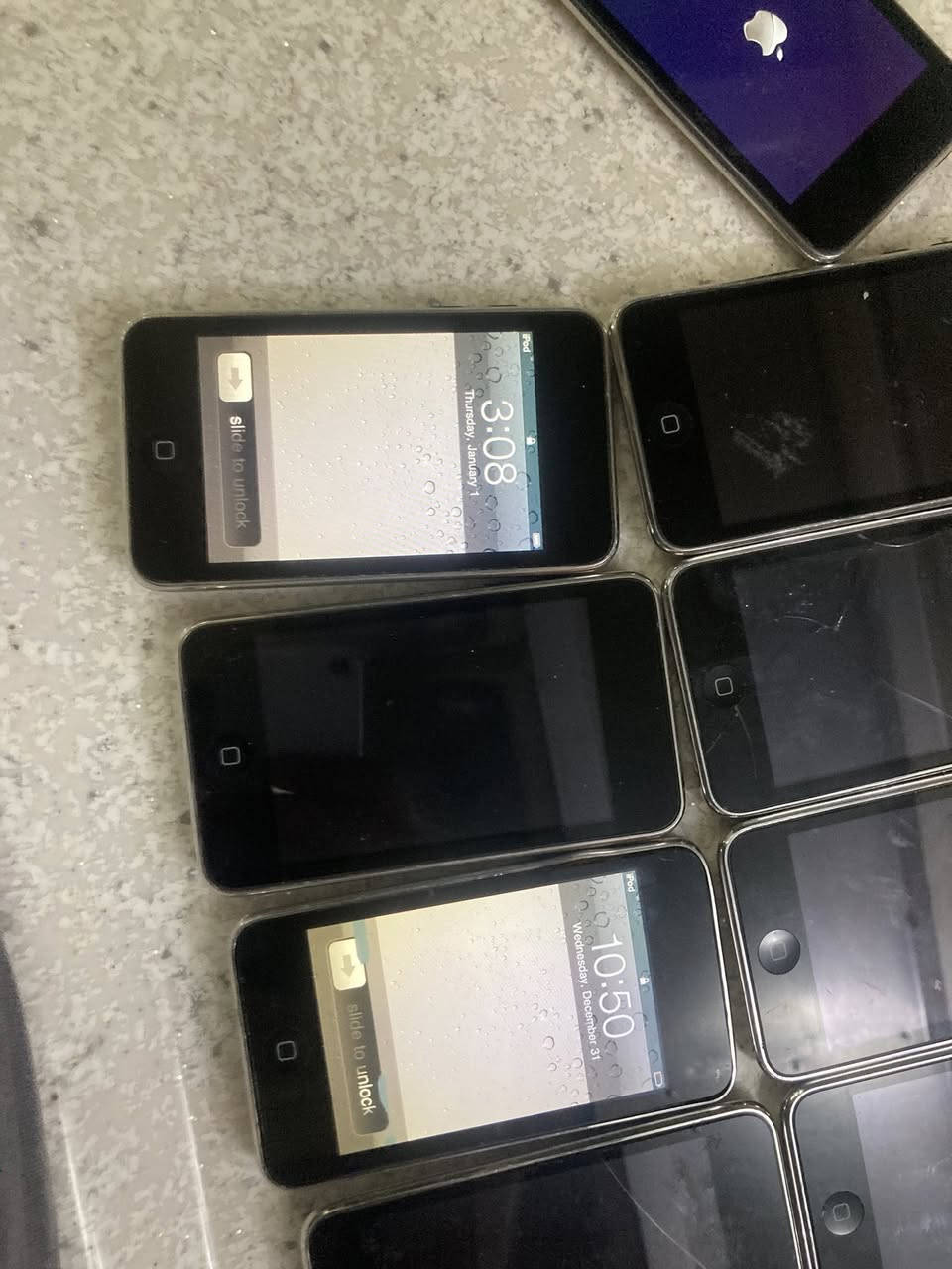 فحم
ايفون 5s طافي القطعه ب 5الاف
ايبود شاشات مفطره بيهن يشتغل كهرباء بيهن لمس واكف قطعه ب 5 الاف 
ايبود طافي نهائيا القطعه ب 3000 
للحجز واتساب ***********
يوجد توصيل
