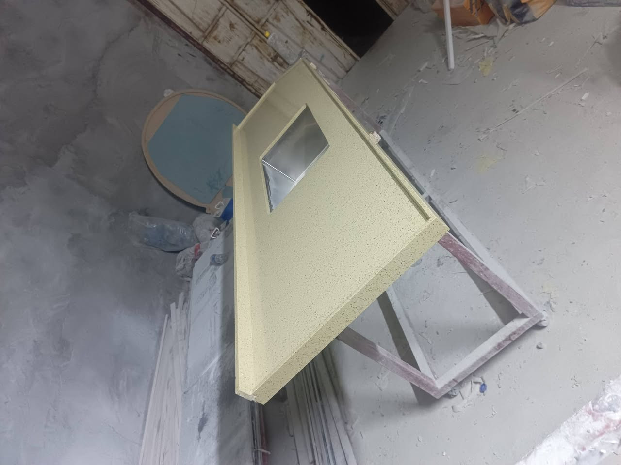 كوارتز ستندر كريمي 
سعر المتر 55 دولار غير شامل الحوض 
للاستفسار الاتصال على الرقم ***********
