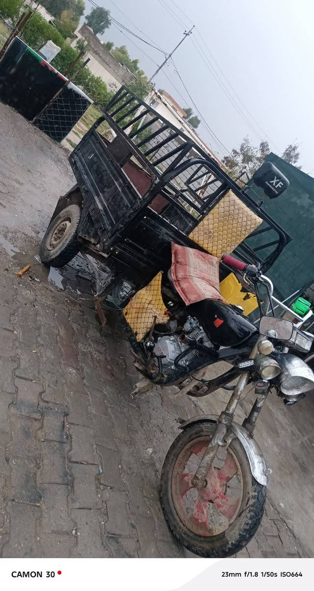 السلام عليكم للبيع 2018 مال شغل جاهزه ما بيها عيب بليته موجوده السعر مناسب جدا 750 وبي مجال شيء قليل حك لجيه بلاش سعرها اللي ياخذها ما يخسر اتصال على الرقم*********** ملاحظه محركها ما مفتوح 22
