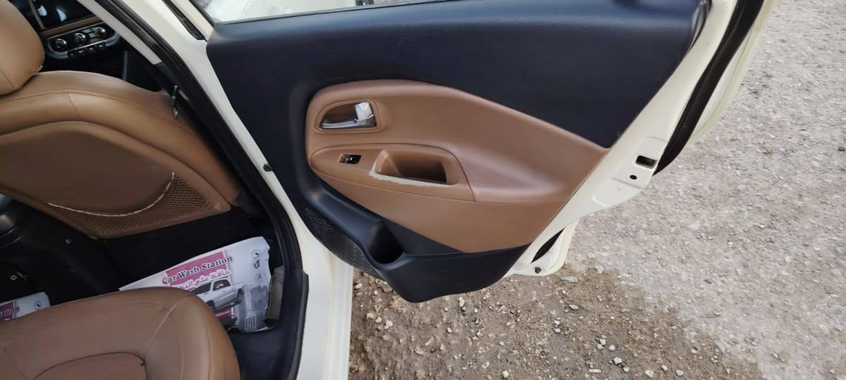 للبيع — كيا ريو 2012 خليجي 
🚗 السيارة: كيا ريو
📅 الموديل: 2012
🌍 الوارد: خليجي
⚙️ المحرك: 4 سلندر — 1600 CC

🧊 التبريد: ثلج
 • مكفول گير ومحرك 
 • حدادية فول 
 • شاشة + كامرة:
 • سونار موجود بيها بارد بسيط 

🪪 رقم انگليزي جديد 
💰 المطلوب. 87 ورقة وبيها مجال للشراي 

📍 الموقع. النجف الاشرف /ناحية القادسية
📞 للاتصال: ***********
