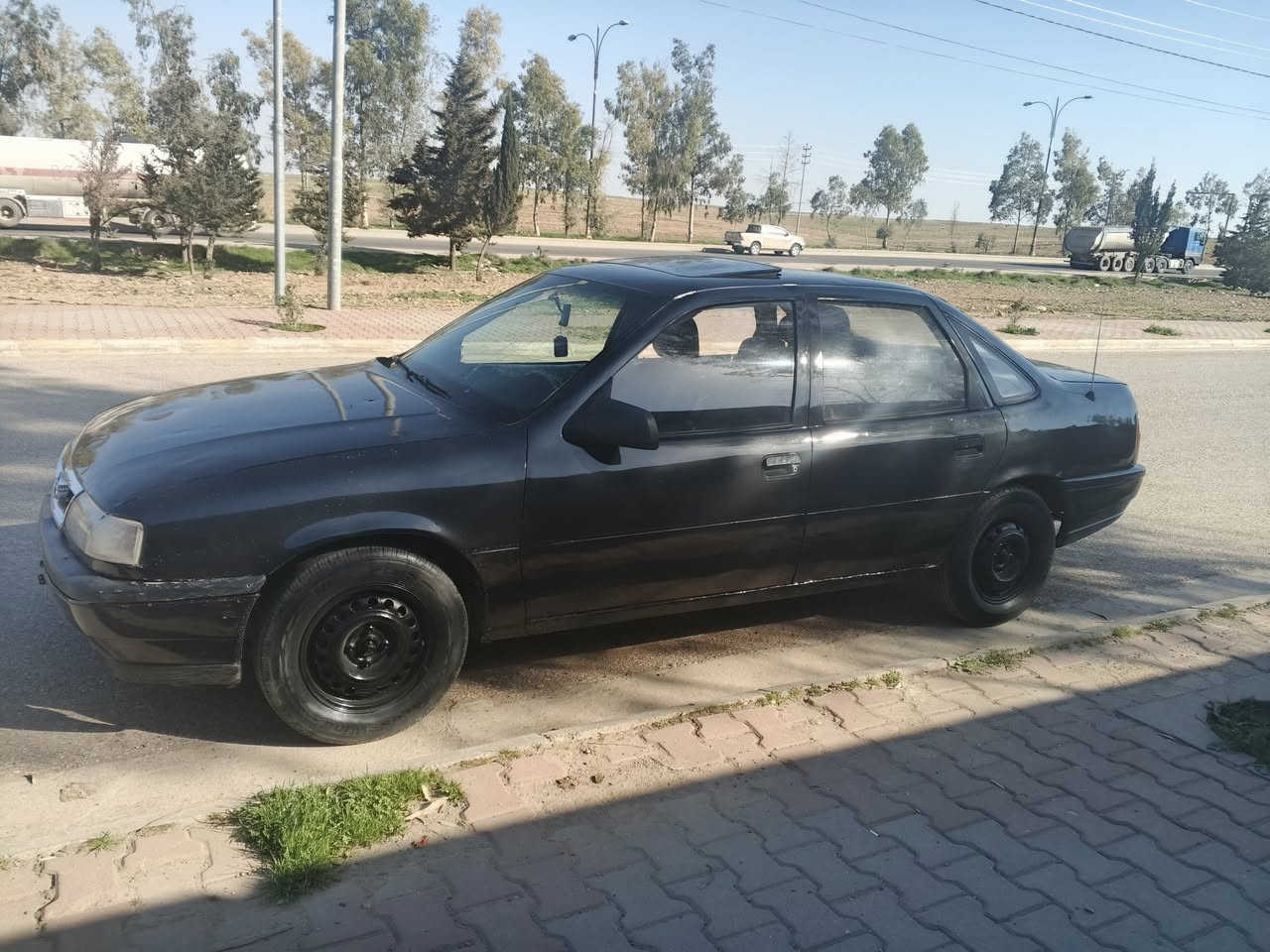 ئؤپل بؤفرؤشتن
مؤديل 1990
مه كينه 20
گير و مه كينه ى به شه رت 
ره قه م كه ركوك 
نرخ 22گلا و كه ميك مه جال 
ناونيش چه م چه مال 
ژماره ى موبايل ***********
