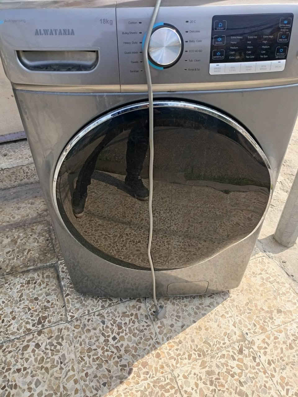 السلام عليكم لدينا صيانه جميع الغسالات التوماتيك والعادييرجى الاتصال على هذا الرقم ***********
