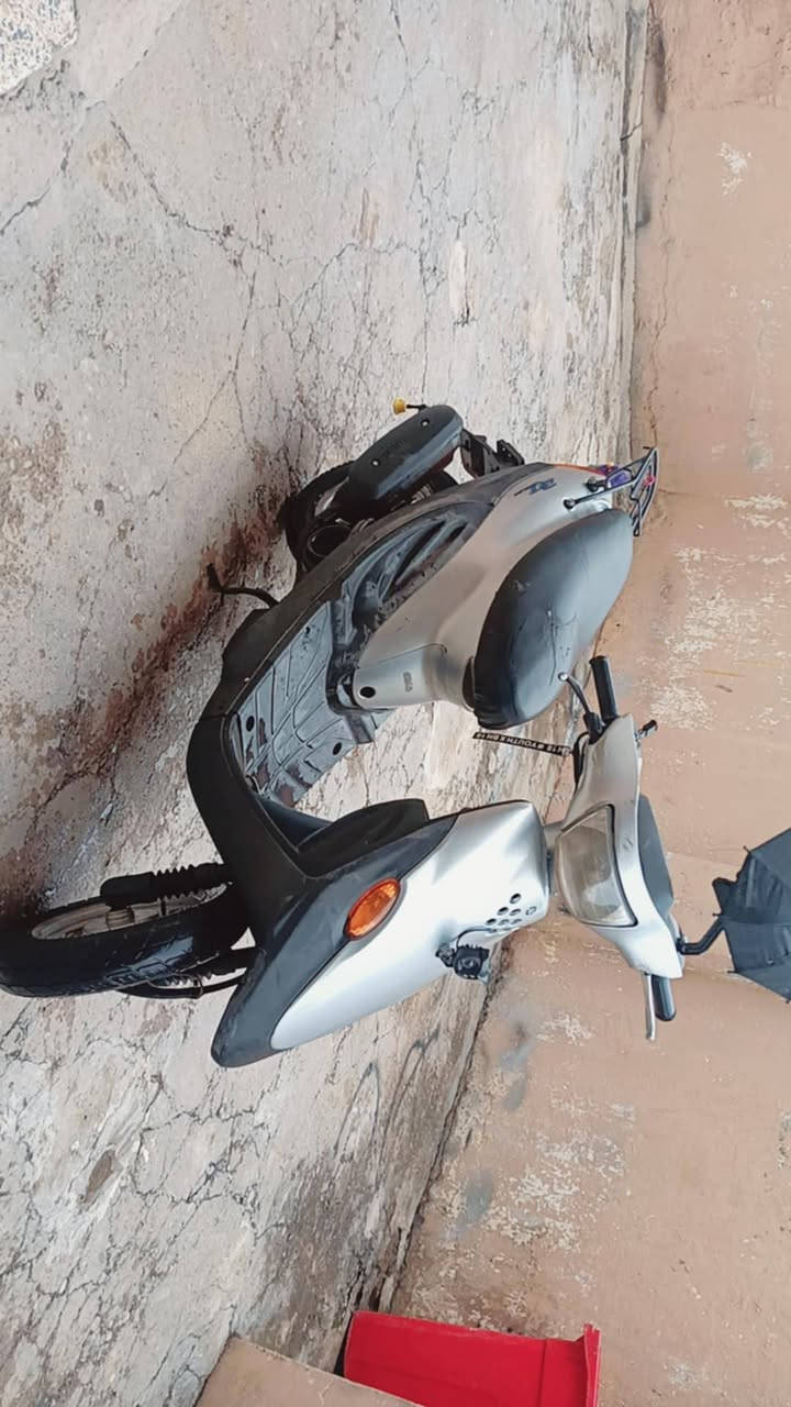 ماطور نحله للبيع محرك ما مفتوح شاصي شرط وايرمنيه شغاله سلف اشاير لايت هورن كلو شغال تايرات جدد والباقي كدام العين  مكاني الايمن 
***********
