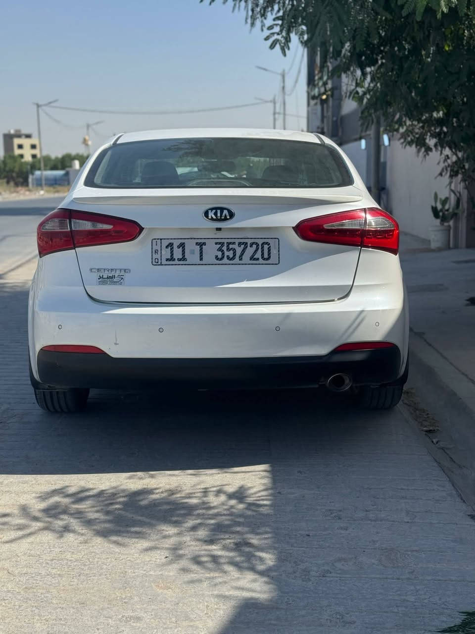 السلام عليكم سيراتو ٢٠١٦ فول سويج فتحة اشاير بلمري ومري شفط وتبريد قطعتين وفتح وحساسات وكامرة والسيارة مكفولة كفالة عامة من الصبغ بيه بارد اربع اصابع ورصعات ٦ رقمه بغداد الجديد والسيارة بسمي لتواصل ***********
