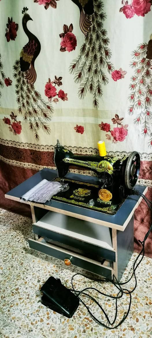 للبيع فراشة شغاله ويا الميز سعرها 45  تخيط
جميع الاقمشة 
***********)
***********
