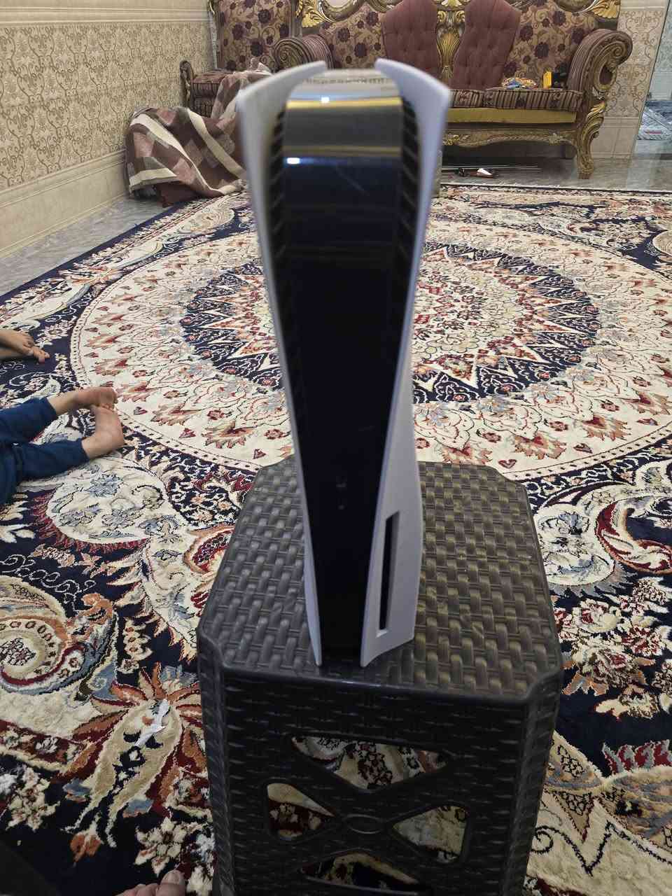 للبيع بلي 5
مشتري جديد اصلي مستخدم قليل 
ويا ٥ اقراص وجوستكات ٢
***********
السعر ٧٠٠
