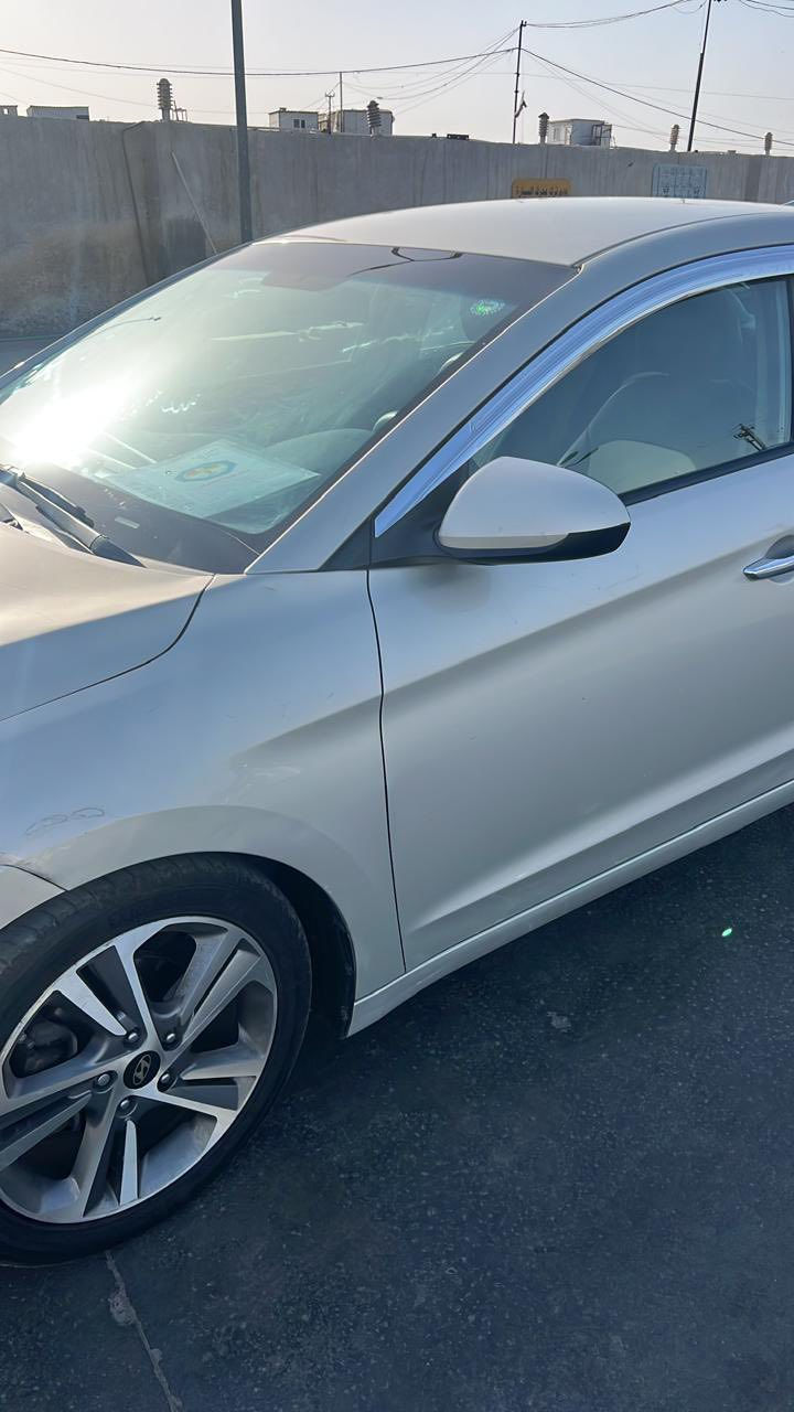 السلام عليكم اخوتي  
النترا ٢٠١٧ وارد امريكي السياره ليبل واحد صبغ البنيد  حادثها الامريكي
وباب عكس السايق اثر شخط بتكتك
شواصي لغود مكفولات
مكينه دوش ٢٠٠٠ بلاد
كير At 6نمر 
تخم تاير جديد 
سنويه وارقام لل٢٠٣٠
تحويل او وكاله مضمونه
مكاني بغداد البنوك للاستفسار 
***********
السعر المطلوب ١١٧ وبيها مجال 
بيت او مراوس حسب القناعه
