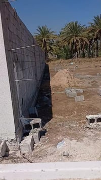 قطع اراضي للبيع بأسعار مناسبة الخدمات ماء تبليط وارصفه ترهم فلل ومزارع...