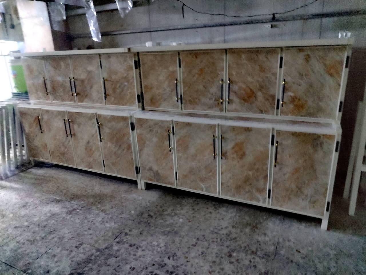 مطبخ أحلامك بتفصال دقيق وجودة عالية! 💎نقدم لكم كاونتر  بمواصفات متينة وتصميم عصري:✅ القياس الكلي: جداري (أرضي) 1.8 متر + ملحق علوي 1.8 متر.✅ السنك: حوض غسل بطول 1 متر بتصميم عملي.✅ السطح: مرمر طبيعي/صناعي (حسب الطلب) يضيف فخامة وقوة تحمل.✅ التفاصيل: استغلال مثالي للمساحات مع إكسسوارات درجة أولى📞 للحجز والاستفسار: *********** واتساب السعر 250 الف فقط السعر شامل المرمر
