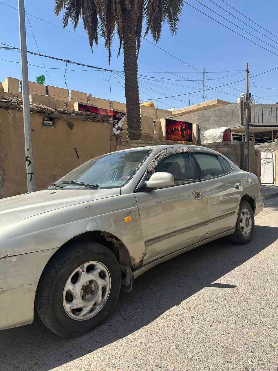 السلام عليكم 
سياره دايو لكنزه للبيع موديل 2000 سياره مكينه وكير كفاله منضومه تبريد جديده شادها سياره مناقصهه شي كهربائيات كلهه شغاله فقط كشرها تعبان مصفره غرامات سعر 30 وبيهه مجال قليل رقمي *********** عنوان بغداد
