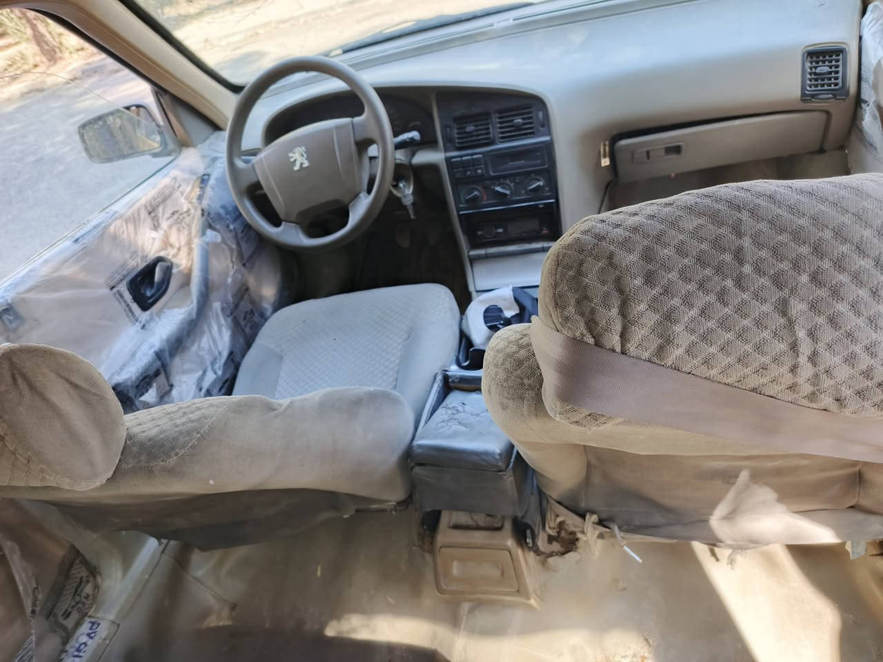 السلام عليكم بيجو 405 جيركس 2010 سياره جاهزه جير ومحرك وتبريد مقفولات كهربائيات جاهزه حداديه جديده مشط السيرين جديد سياره خير من الله ما عوزها كل شيء بوجهك للشارع رقم الماني بغداد سنويه ما نافذه راعيها بالنجف ما واصل له ابيع بدون راعي تكفل سرقه بعشائر سعر 13 العنوان بغداد المدائن سلمان باك رقم الهاتف***********
