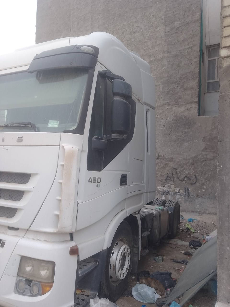 سلام عليكم عندي افيكو للبيع مديل 2007 الون أبيض مكينه بيهه بخار وفطرشاصي مضروب باج مربوطه برار بس البراد ماكو السعر90 بيهه مجال ***********
