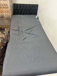 سرير • أثاث • غرفة نوم