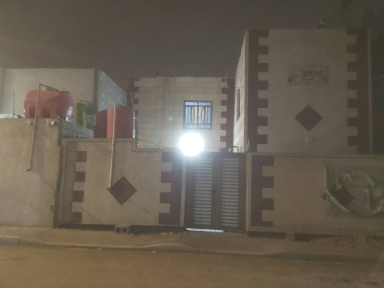 دار للبيع مساحه 200 واجهه 10 ونزال 
20 طابو صرف القبله قرب حسينيه الشيخ مله خليل المالكي البيت بي قاصرين 