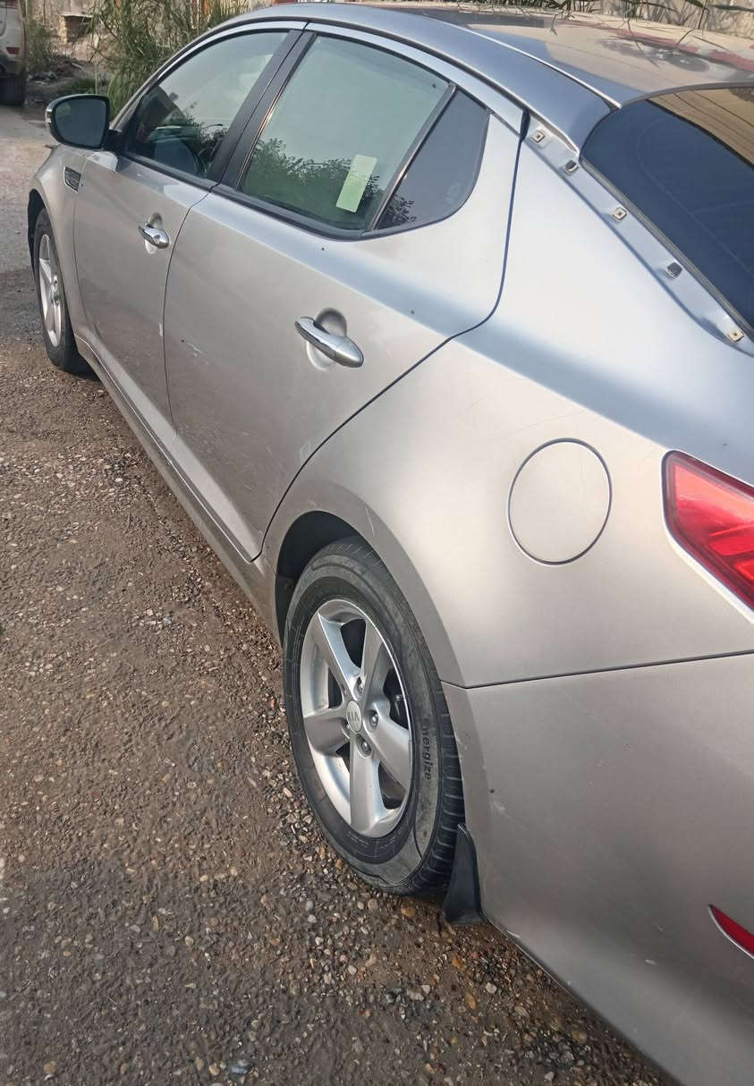 كيا اوبتما  امريكي ذي قار بأسمي.
حادثها طرف البنيد ومصبوغ وحاليا جارد البنيد.  والبقيه كفاله عامه السعر ١١٧ وبيها مجال مكاني الناصريه

وفحص سياره موجود بالصور ع حطتها رقم الهاتف ***********
