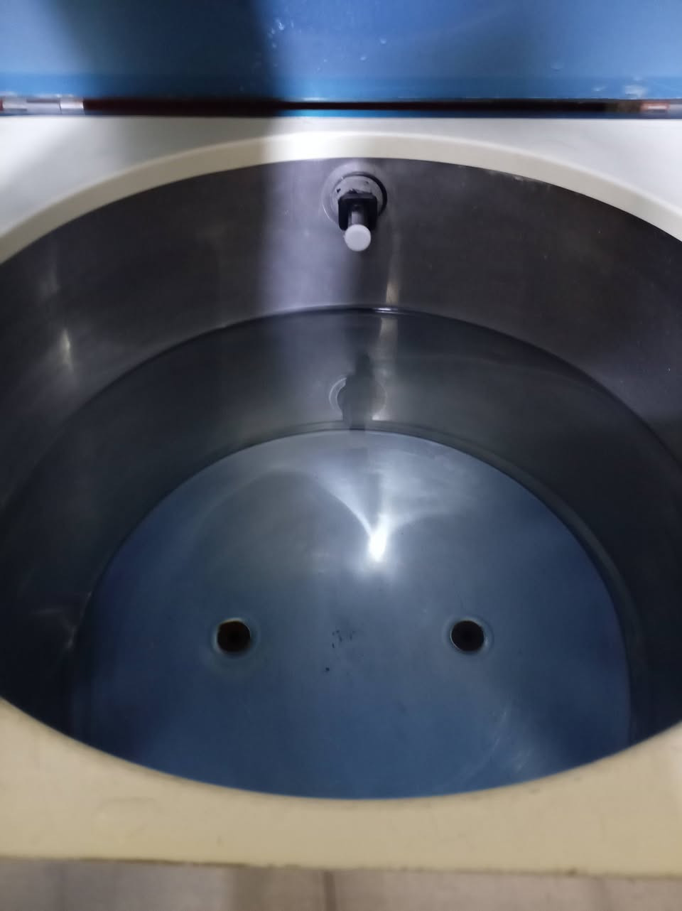 براد ماء حجم كبير للبيع السعر 250الف
عارضه عصائر او كيك حجم 10قدم السعر 200الف
رقم الهاتف ***********
