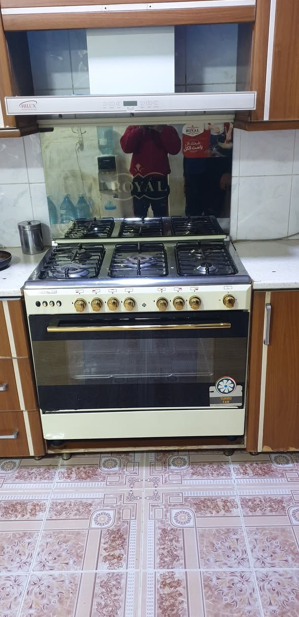 للبيع 
طباخ مصري رويال مع مرشحه مستعمل قليل جدا 450 
قنفة حرف L  مستعمل 200 نظيف
مراية كبيره جداريه 40 
بيهن مجال قليل للشراي


**إذا كنت صاحب هذا الإعلان وتريد حذفه لأي سبب، رجاءا أرسل رسالة إلى الدعم الفني**