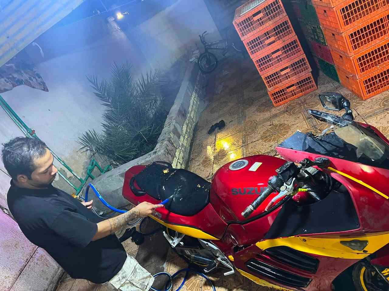 بطح محرك 400دراجه اللبيع دراجه جديده محرك نضيف صوت يخبل 
يرادله بس كفرات وتنضيف كبرتات 
دراجه كوم حديد مكفوله من سرقه 
شراي يتصل ***********سعر600
