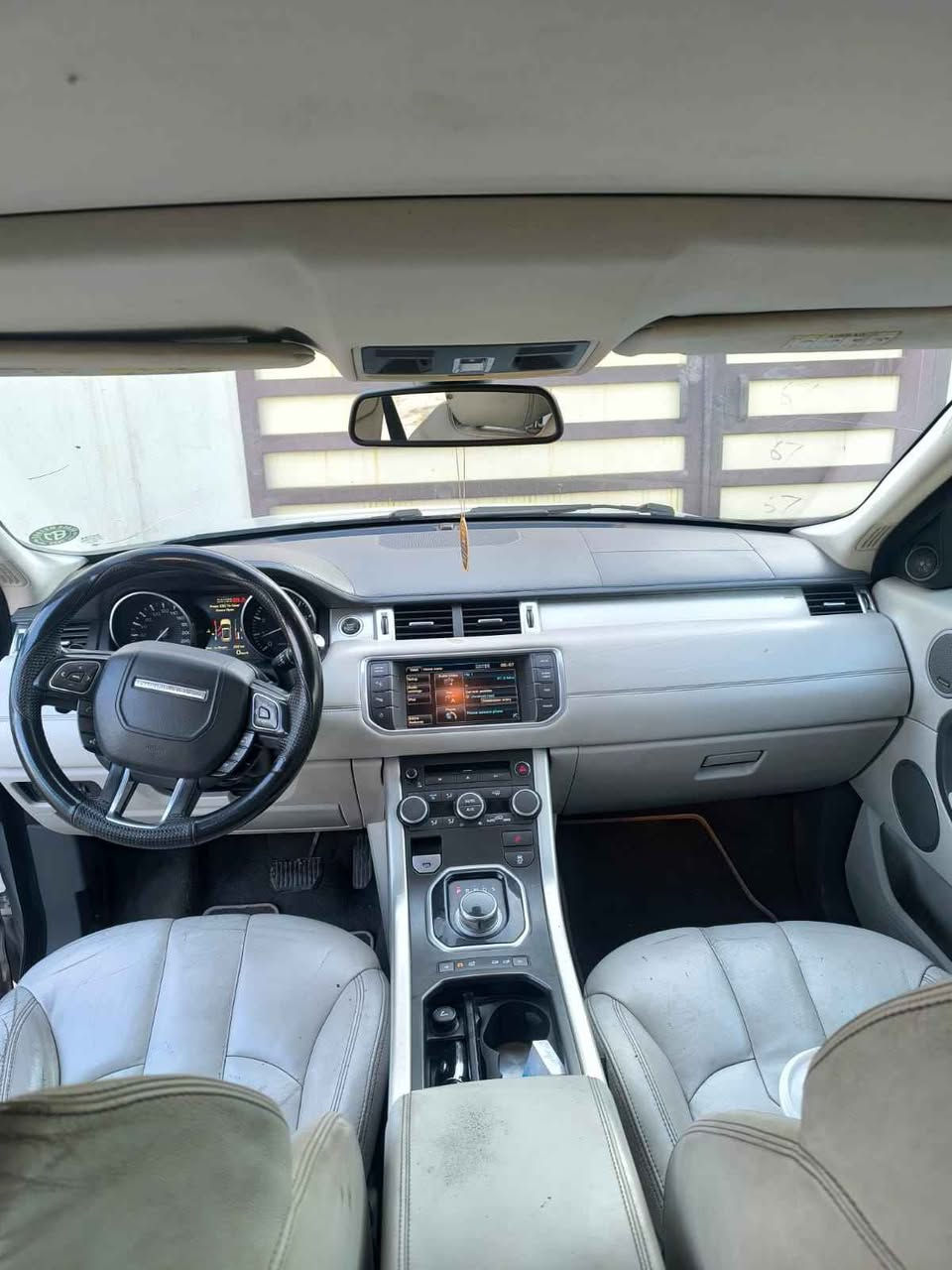 لاند رؤفرمؤديل 2012 سياره يه كى زؤر جوانه مكينه جوار بستؤنه سياره كه قه بات مواسه فاته بانؤ راماشه يه ك بارجه سبوغه ره قه موسه نه ويه سعر 135 مه جال *********** أربيل, العراق
