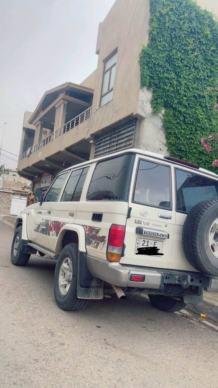 توێتا مێگزەمینی مۆدێڵ ٢٠١٤
رەقەم سلێمانی LX V6 SAS
سەنەوی تاکوو ٢٠٢٨
سەقف و سێ پارچەی سبوغە، بەڵام بە سبوغ عام دەیفرۆشم
گێر و مەکینەی بە شەرت 

چوار تاييه ي لؤكي له ژيره 
شاشه گه وره يه ١٢٩ هه زار رؤيشتوه

نرخی ١٩٥ وەرەقە و کەمێک مەجال. 

ژمارەی تەلەفۆن: *********** أربيل, العراق
