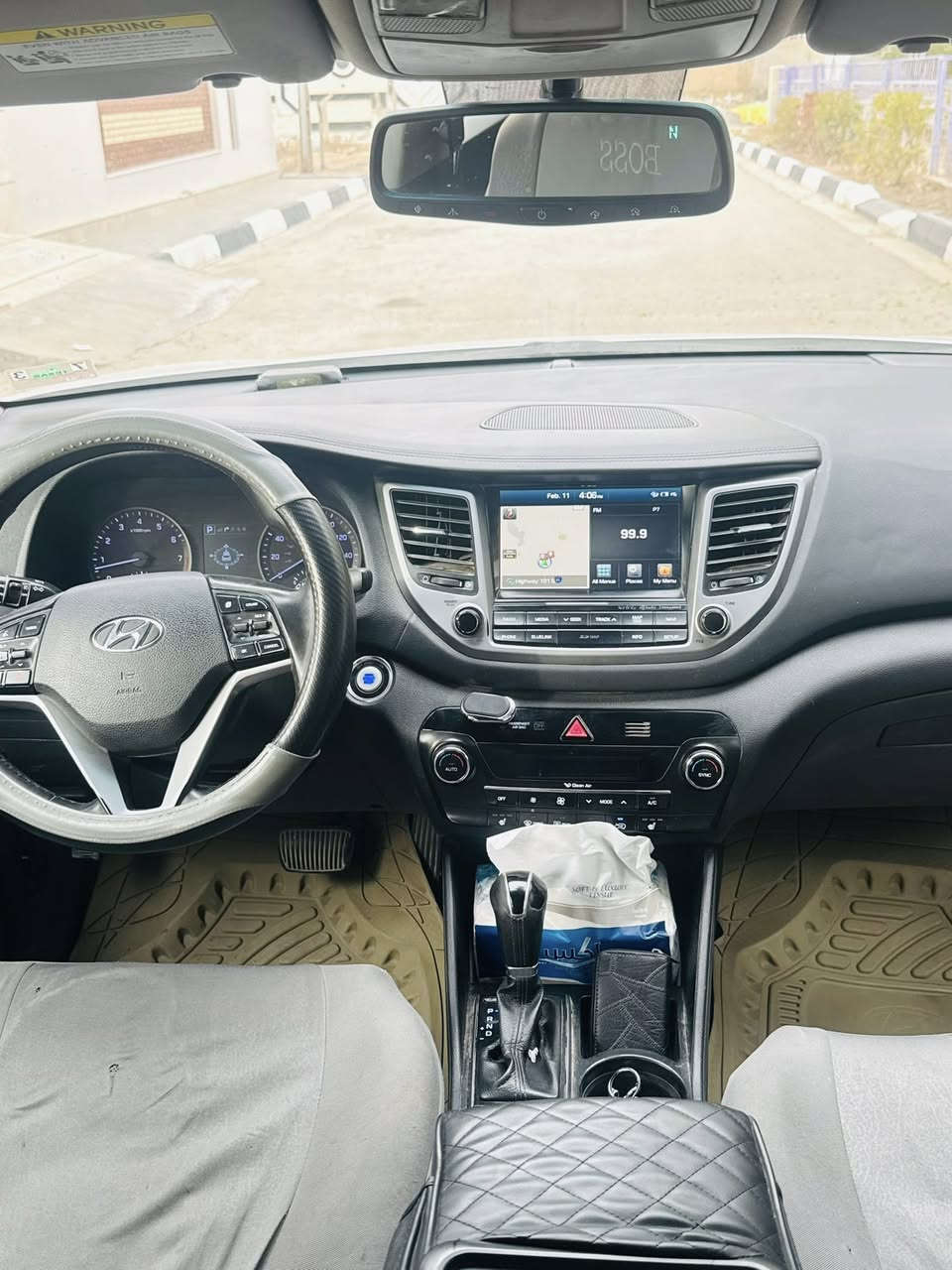 سلام عليكم
هونداي توسان 2017 أمريكي 
الموصفات
بصمه
شاشه كبيره
تحكمات ستيرن
مثبت سرعه
كشنات جلد كشنات تدفئه
تبريد قطعتين
تبريد ثلج
كامره دواره
نقطه عمياء 
محرك وكير وحدادية مكفولات
محرك 2000GDI
السياره 4/4
السنوية تنفذ ٢٠٢٨
ضرر فقط بارد كما موضح في السونار
السياره حلوه ونضيفه ما عده اي شي مال جناي
السياره بسمي تحويل ثاني يوم 
البيع لغرض البناء 
السعر 150ورقه وبيها مجال 
اللاستفسار اتصل ***********

