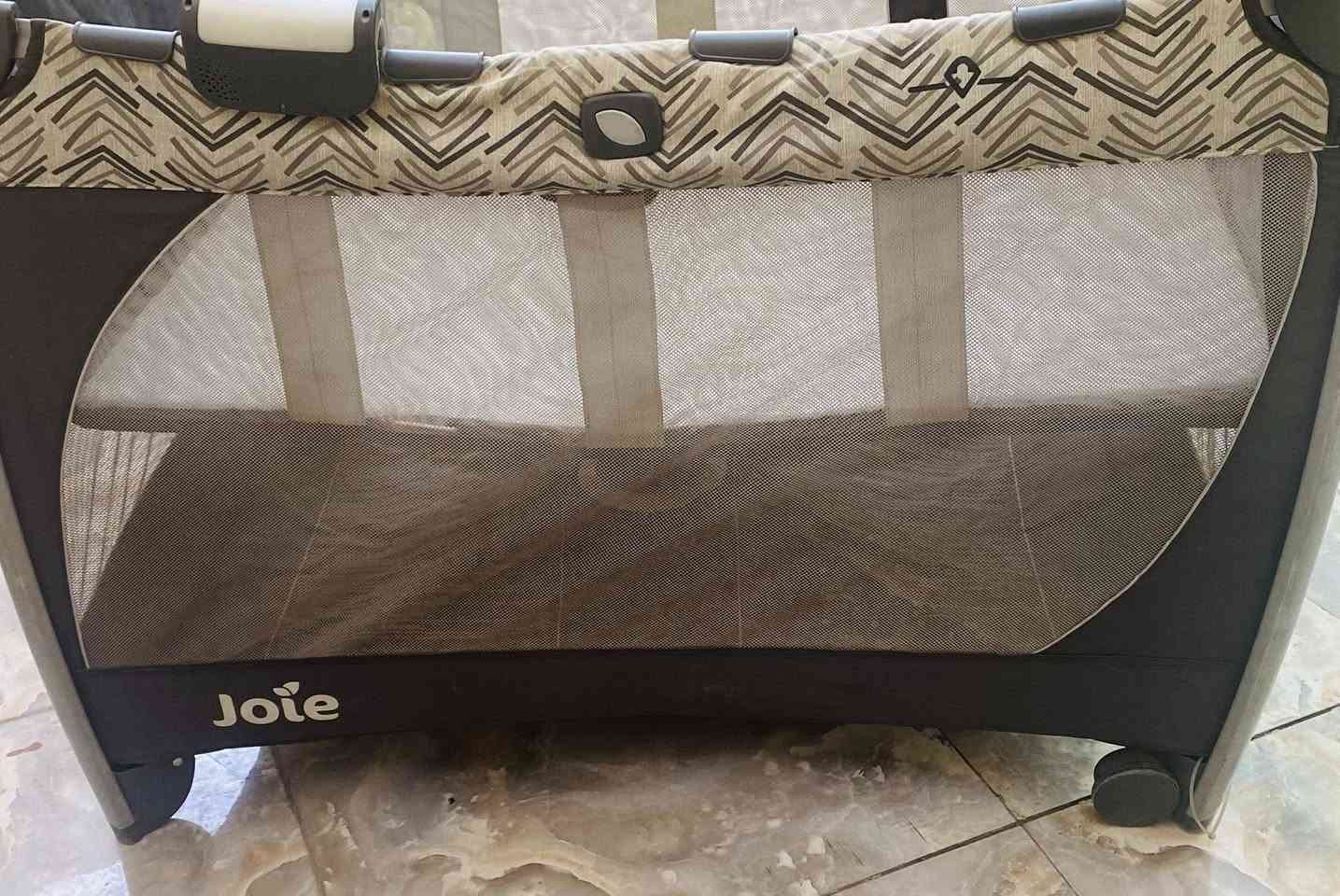 سرير (ماركة جوي ) المتنقل 
مناسب من عمر حديث الولادة إلى الأربع سنوات 
سرير متنقل يمكن حمله بسهوله  

سعرة 60 الف


**إذا كنت صاحب هذا الإعلان وتريد حذفه لأي سبب، رجاءا أرسل رسالة إلى الدعم الفني**