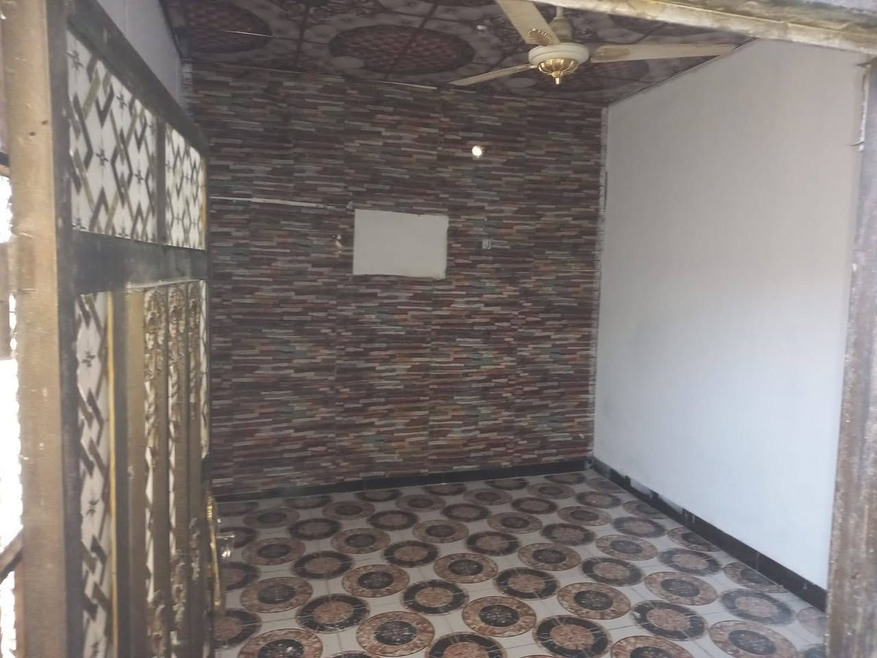 #دار للايجار  100م ايجاره 250الف 
   
🫆.. #نجف شارع المعمل  خلف اسوق حسين الرماحي قريب للمختار 
يحتوي على غرفه وصاله ستقبال ومطبخ وصحيات

 #تواصل الاتصال ع الرقم تاليه
***********
